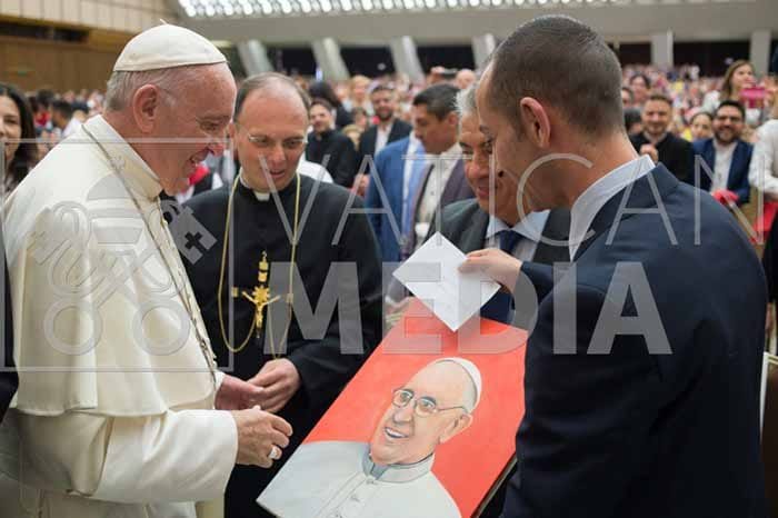 Consegna ritratto a Papa Francesco